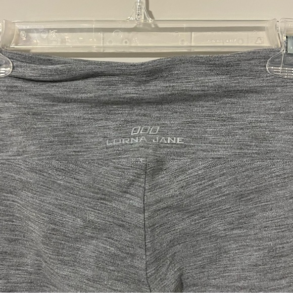 Lorna Jane gray mesh insert crop leggings - Picture 5 of 11